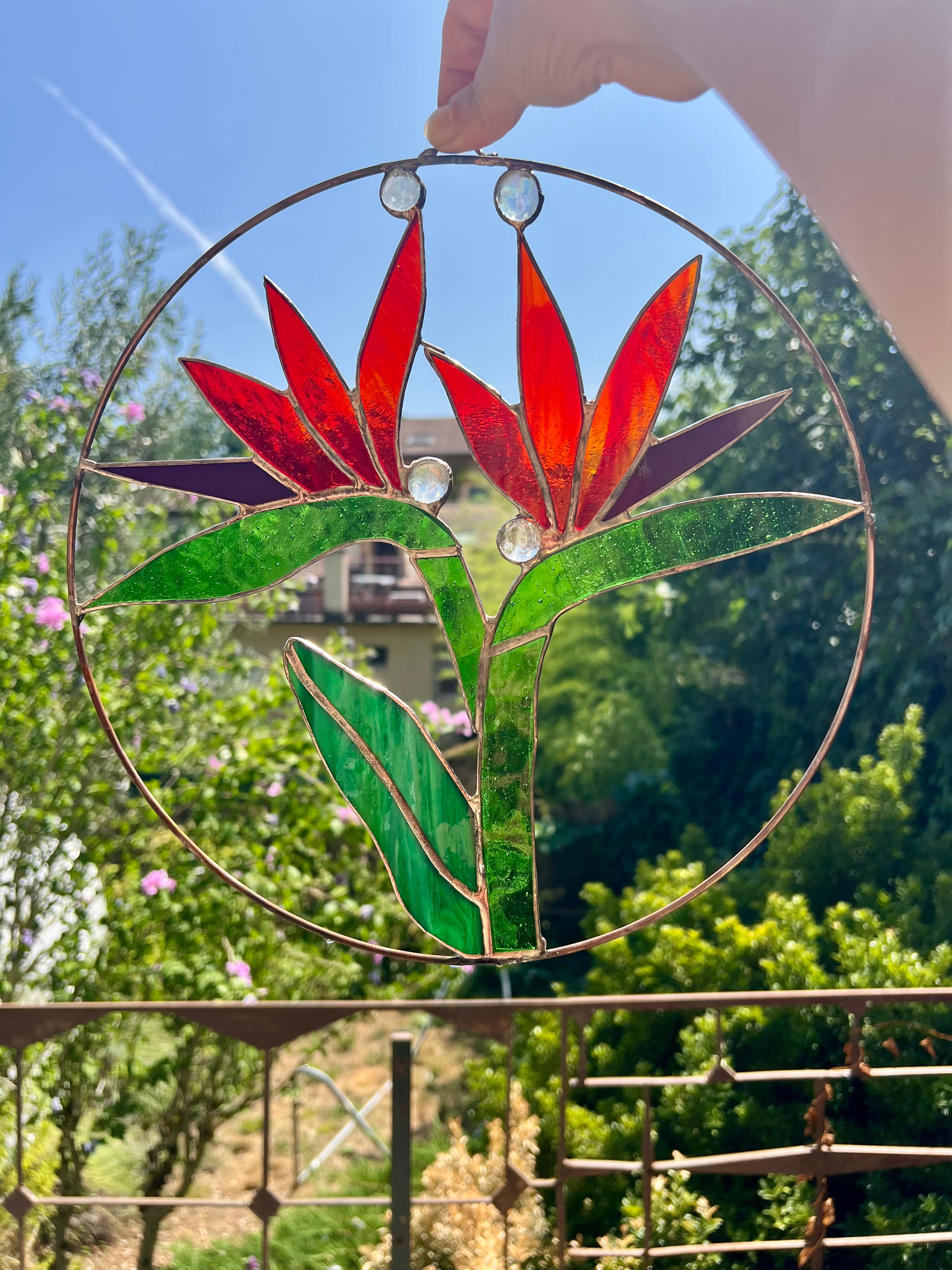 Mobile décoratif en vitrail fleurs perroquet