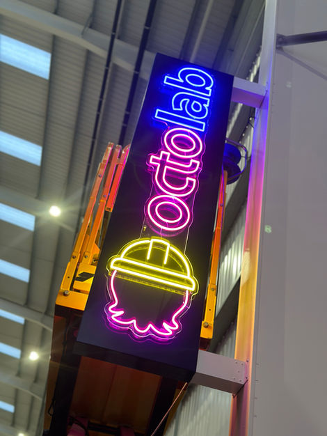 F Oct Neon