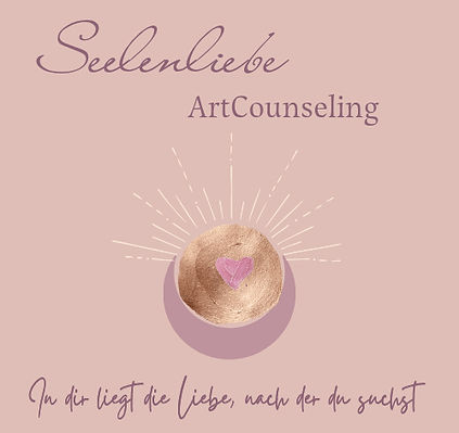 Logo von Seelenliebe – ArtCounseling: Ein goldener Kreis mit feinen Strahlen und einem Herz in der Mitte, schützend umgeben von einem Halbmond – Symbol für innere Verbundenheit und Selbstliebe.