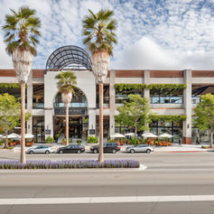 La Reina Place is envisioned as a premier shopping and lifestyle destination situated on the vibrant Ventura Boulevard in Sherman Oaks, Los Angeles. Drury Architects was commissioned to conduct an extensive Feasibility and Revitalization Study for this landmark shopping and retail village, examining opportunities to elevate the site's profile through thoughtful design and strategic development.