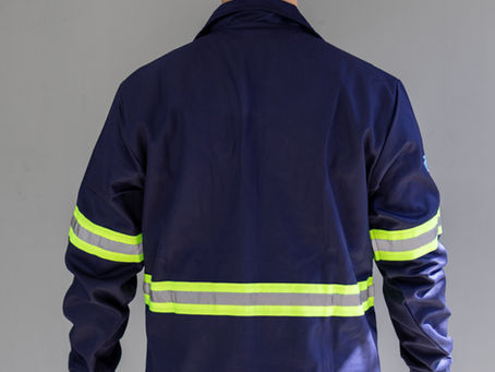 Jalecos com Faixas Refletivas: Segurança e Profissionalismo para sua Empresa!