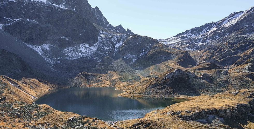 Blick auf den Bergsee "Leg Grevasalvas"