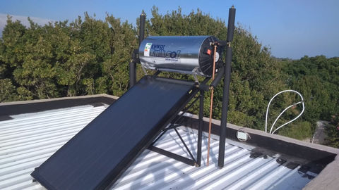 150L solar geyser with flat plate collector installed on flat roof in Cape Town.