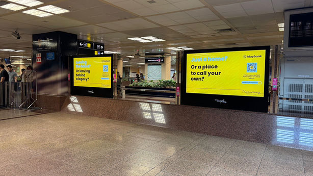 SMRT Raffles Place Digital signage advertising singapore