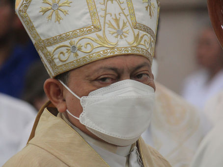 Boda de plata, un año como obispo, cumpleaños. Fuera de su tierra, de su familia, de su gente.