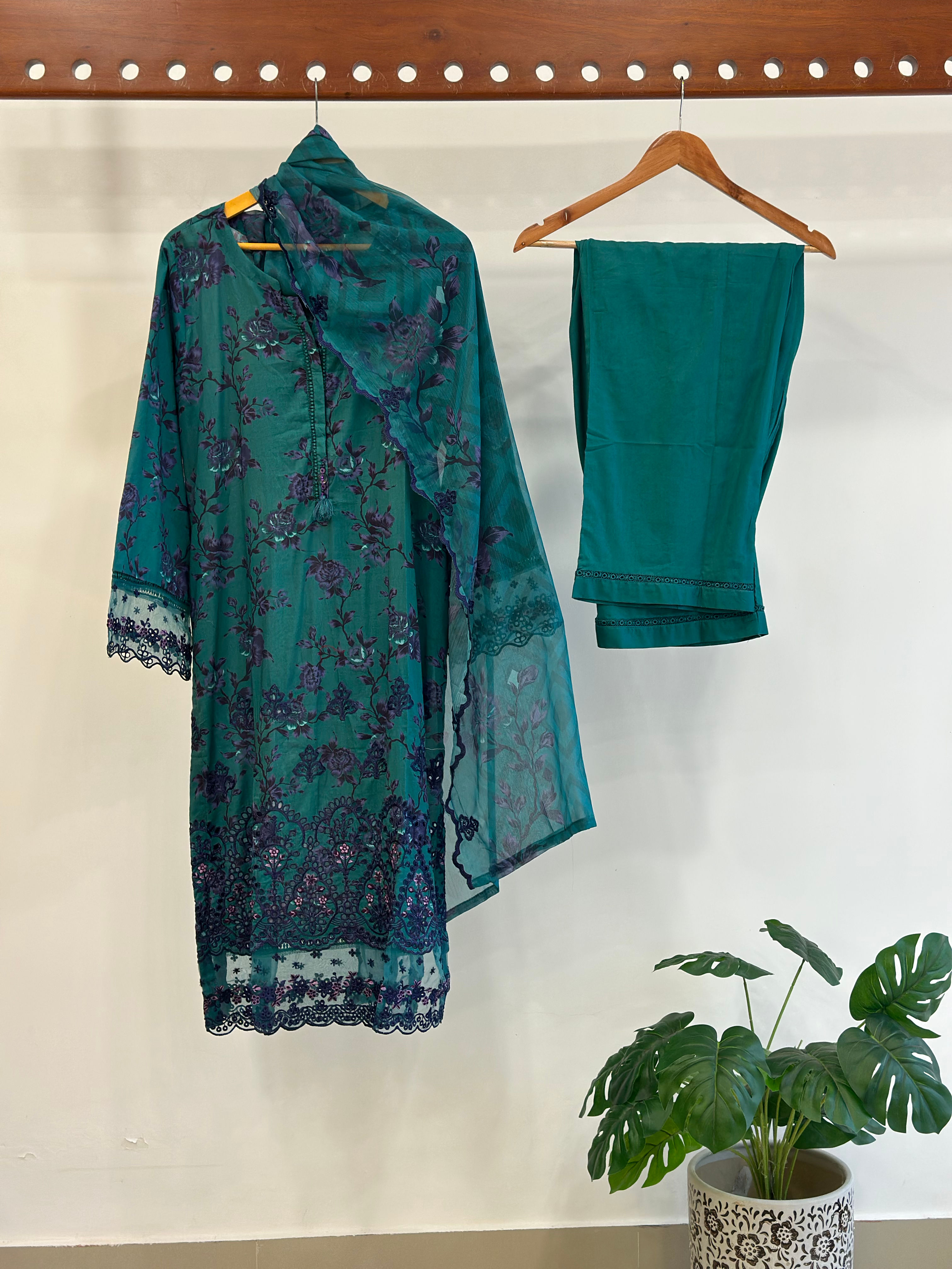 Sadabahar stitched suit