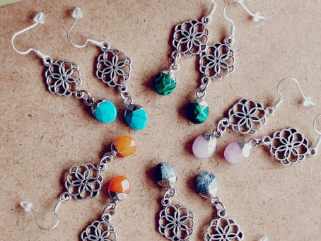 Pendientes de minerales con semilla de la vida · ~
