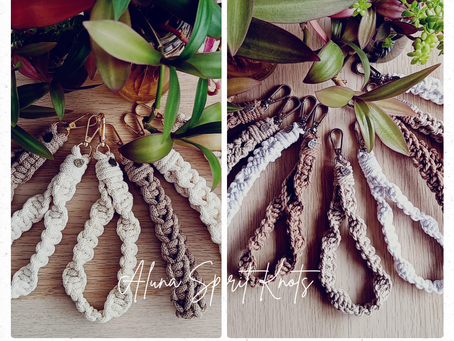 Llaveros largos, correas para bolsos de mano y carteras · ~