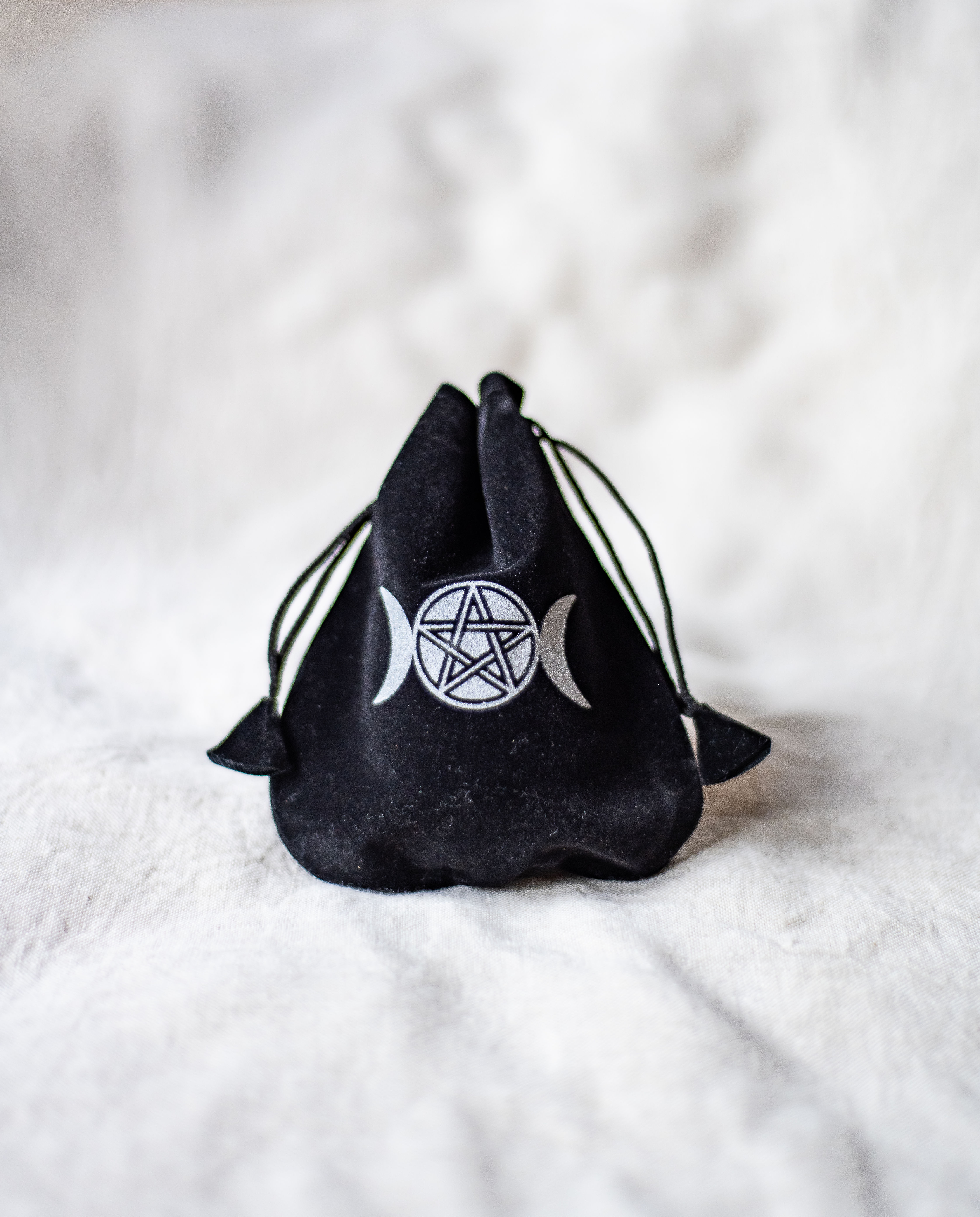 𝐓𝐫𝐢𝐩𝐥𝐞 𝐌𝐨𝐨𝐧 𝐏𝐞𝐧𝐭𝐚𝐠𝐫𝐚𝐦 𝐕𝐞𝐥𝐯𝐞𝐭 𝐁𝐚𝐠 𝟓𝐱𝟓”