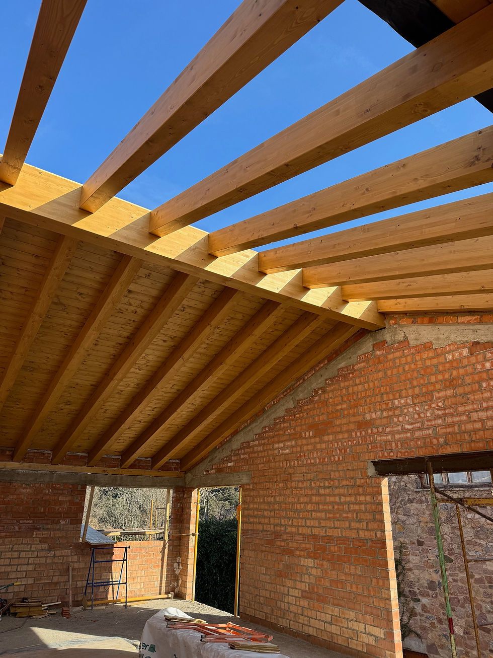 Estructura de fusta durant la reforma d’un habitatge