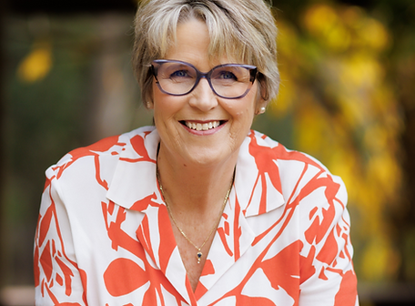 Tricia Stringer Photo - Copy_edited.png