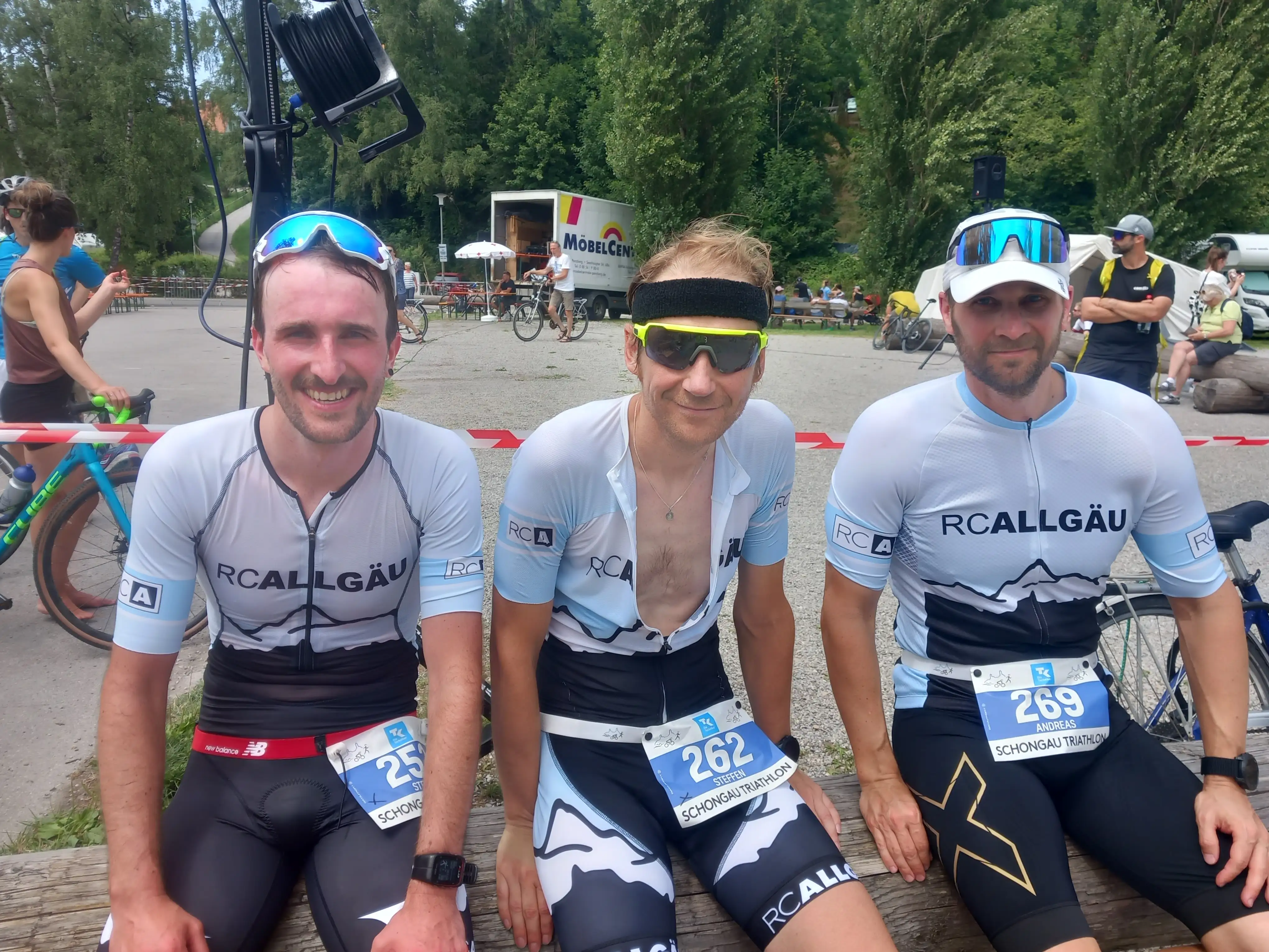 von links: Stefan Sorg, Steffen Tolksdorf, Andreas Wolf, Team des Triathlon in Schongau