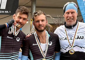 Foto von Daniel Ott
von links: Daniel Ott, Emanuel Ott, Christian Gruber