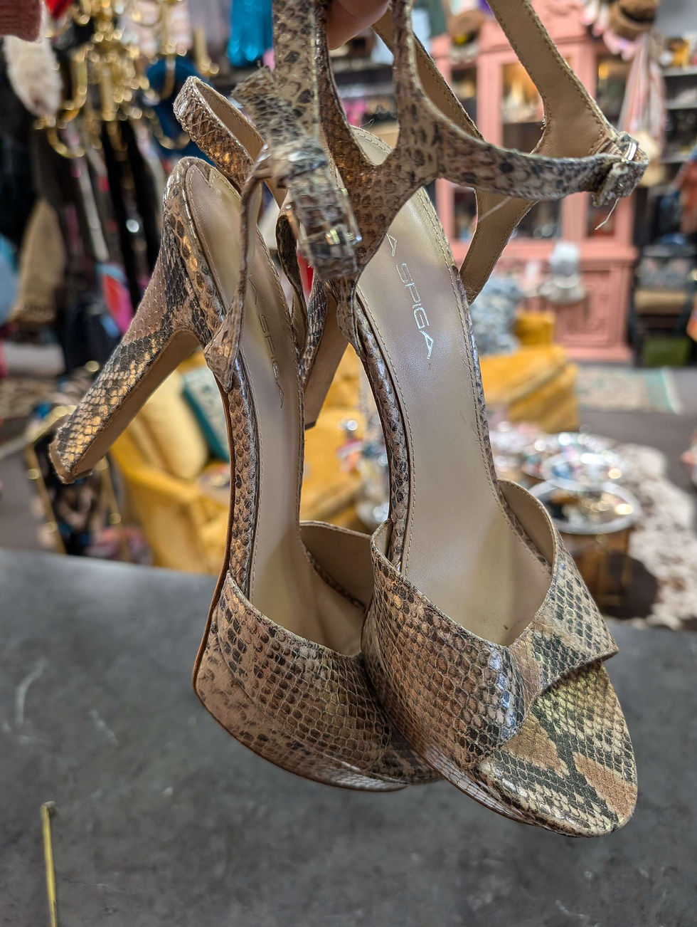 Thumbnail: Via Spiga Brooke shiney reptile skin embossed Leather Shoes Heels Platform 8.5