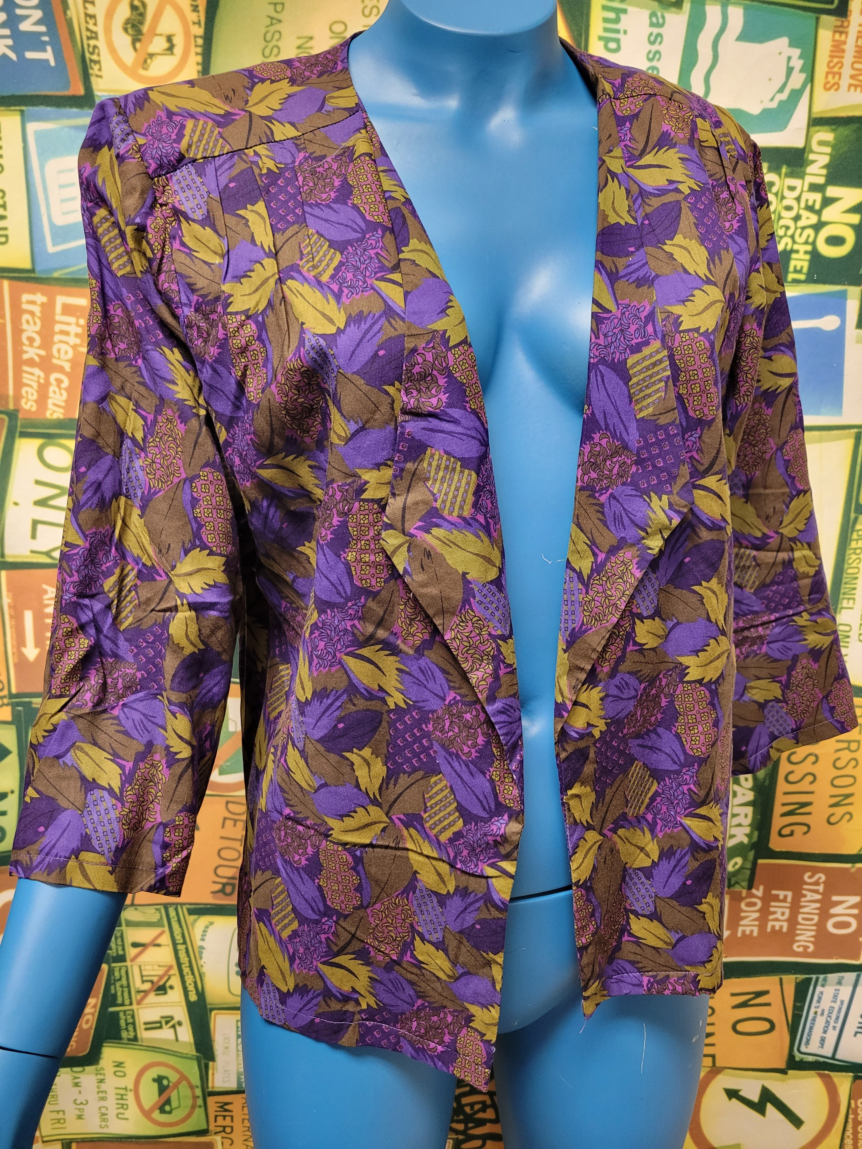 Just a Fab Vintage USA Made Light Weight Ladies Blazer