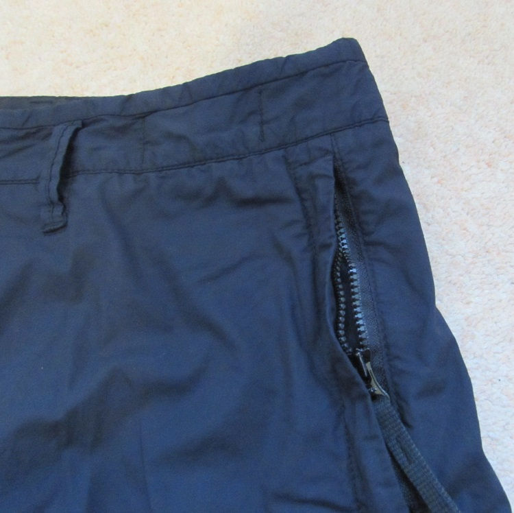 섬네일: 8015L0803 Stone Island Bermuda Cargo Shorts in Navy (V0020)
