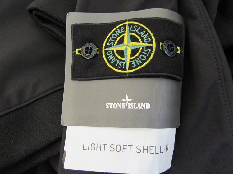 섬네일: 701543427 Stone Island 'Light Soft Shell-R'  Hooded Jacket in Black (V0029)