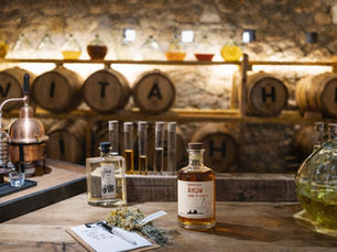 Bouteille de Rhum dans notre chai de Maquis
