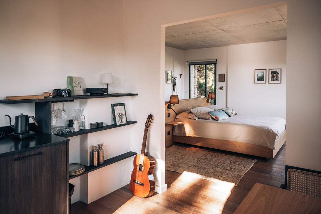 salon et chambre à coucher du lodge kawakawa