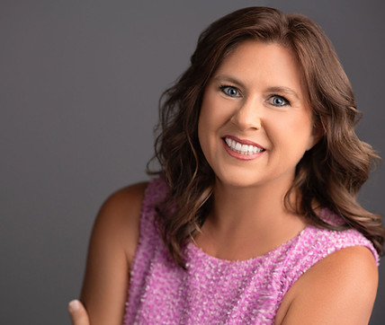 Janelle Headshot 1.jpg