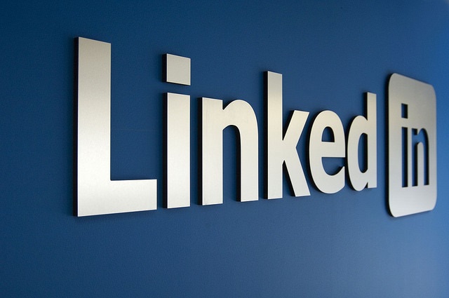 Is It Better to Niche Down or Be Broad on LinkedIn?