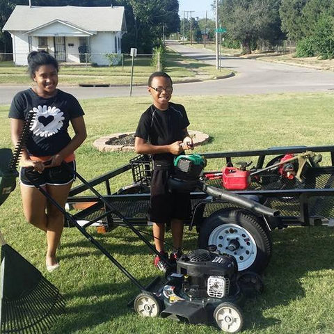 02 2014 Kids with Trailer