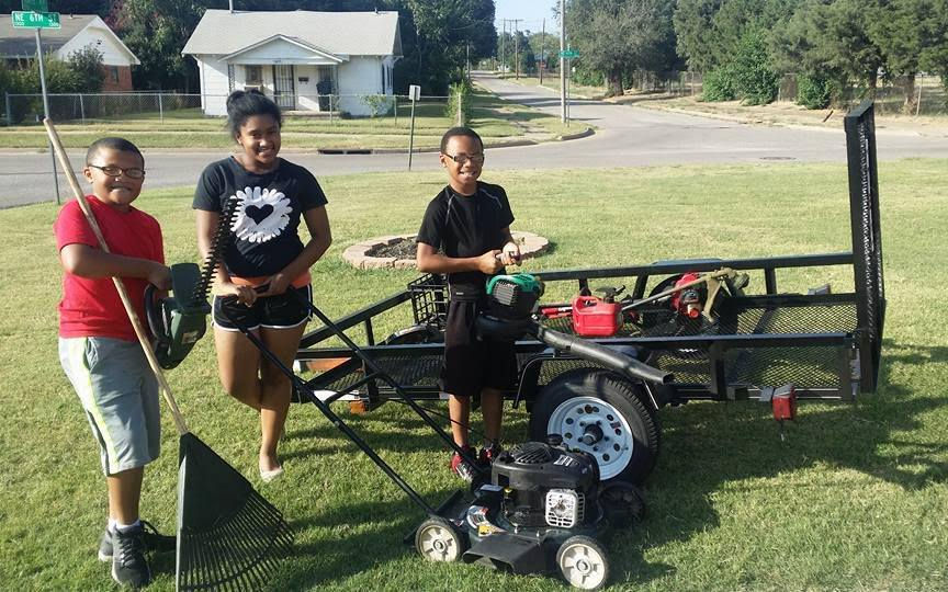 02 2014 Kids with Trailer