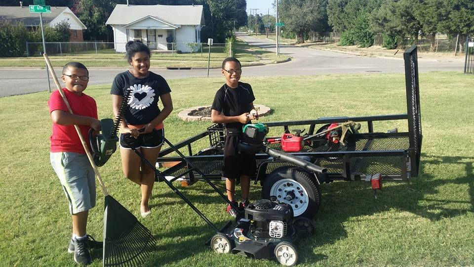 02 2014 Kids with Trailer