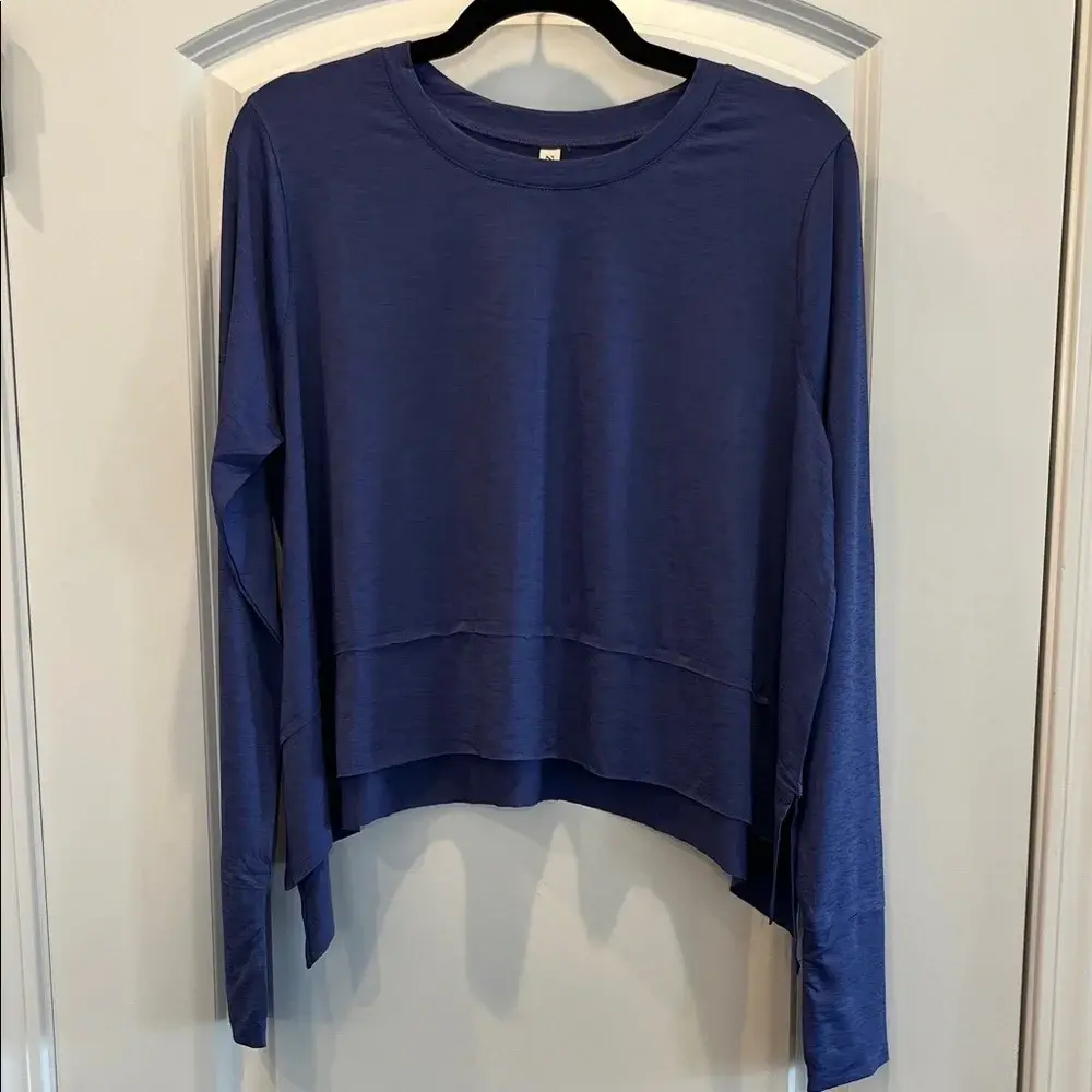 Zenana Soft Stretch Athleisure Pullover Top Thumb Holes In Sleeves S/M/L