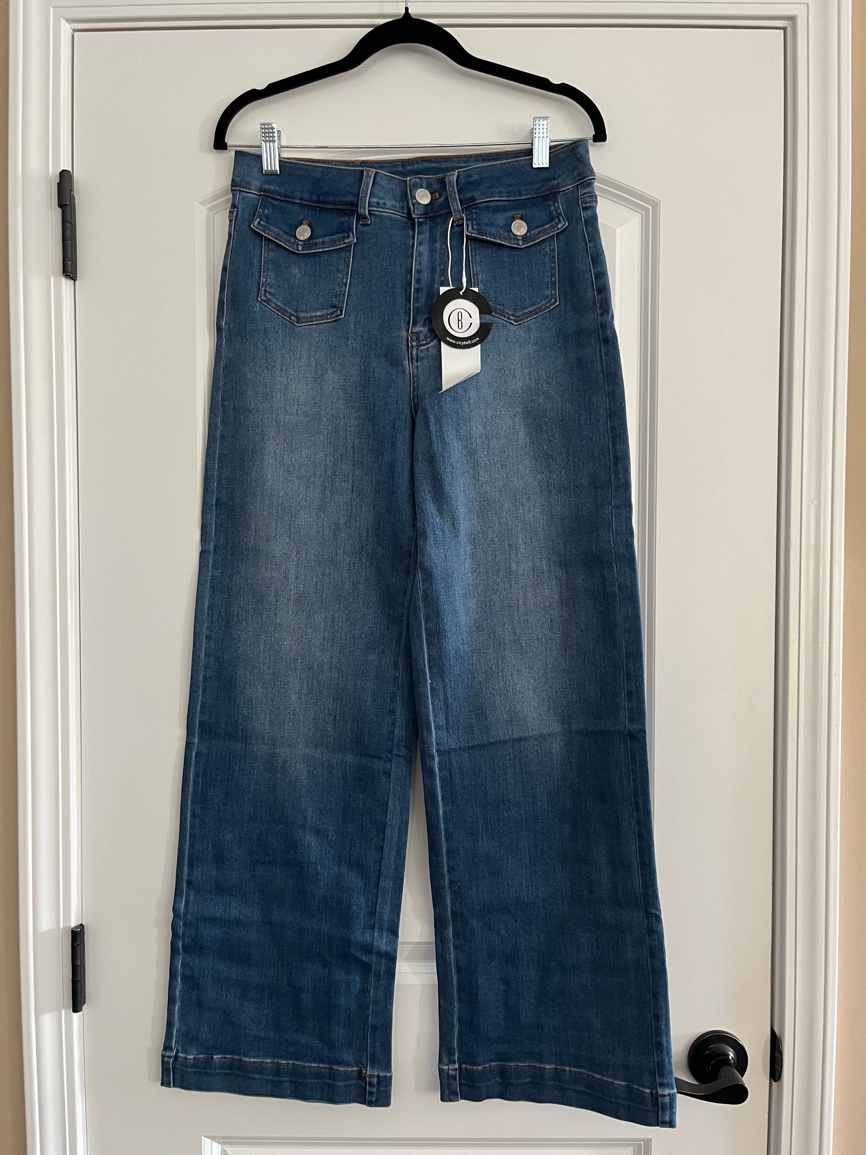 Women’s High-Rise Wide-Leg Jeans Size 8 – Medium Wash, Button-Flap Pockets