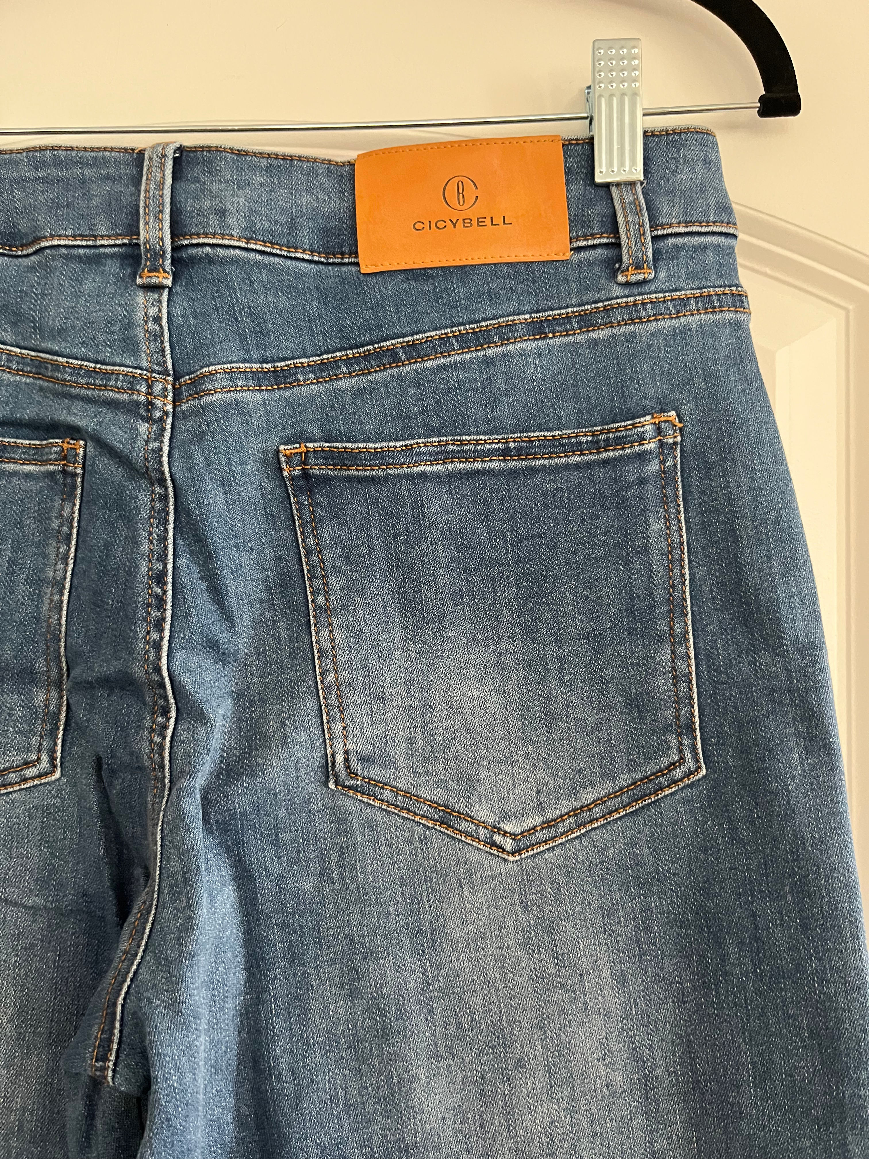 Women’s High-Rise Wide-Leg Jeans Size 8 – Medium Wash, Button-Flap Pockets
