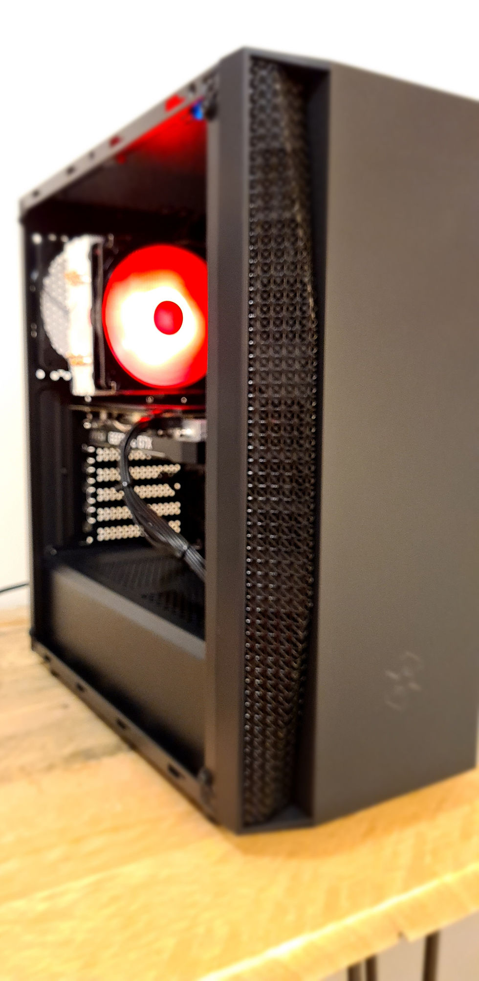 Thumbnail: Hades Gaming PC