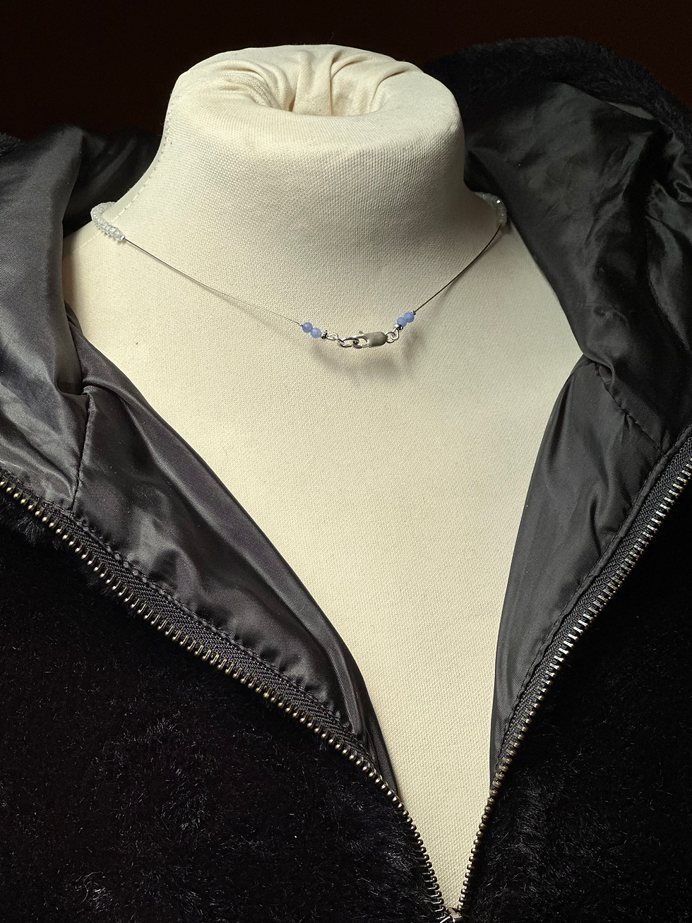 Miniature :  Flute à bec et son collier 