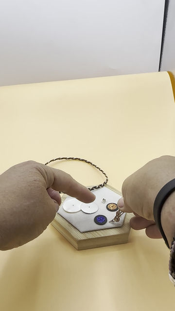 Miniature : Collier Daniel, violon/archet