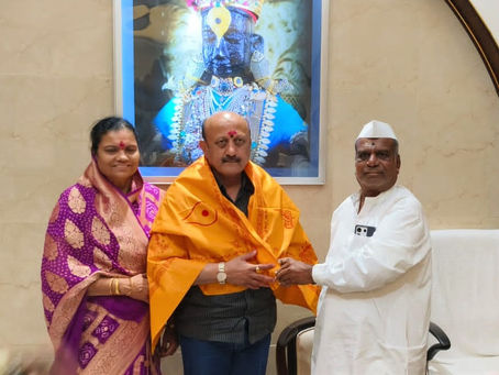 पंढरपूर : येथे मी व पत्नी सौ. सुनीता नाईक यांनी श्री पांडुरंगाचे दर्शन घेतले.