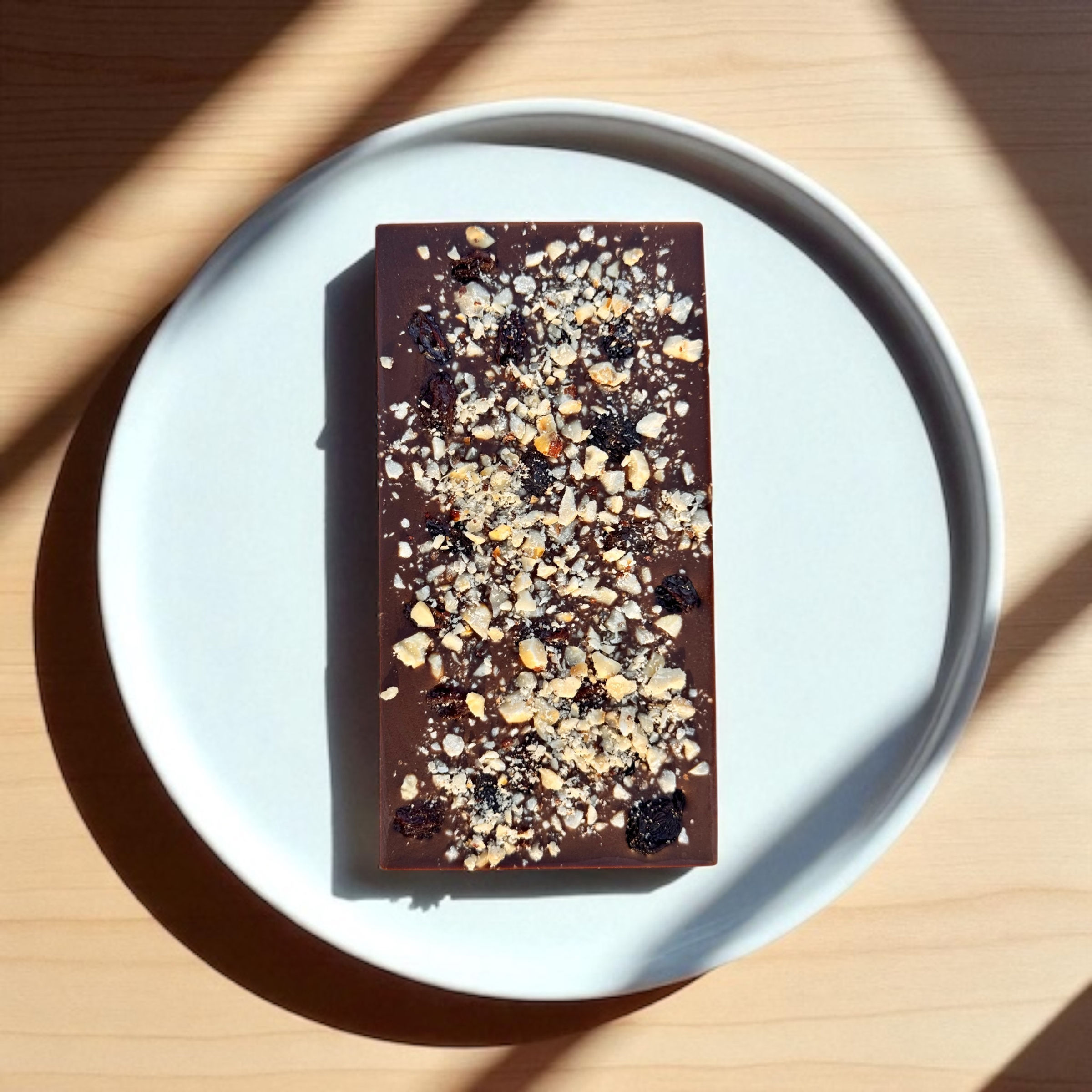 Coconut milk carob bar with hazelnuts and raisins