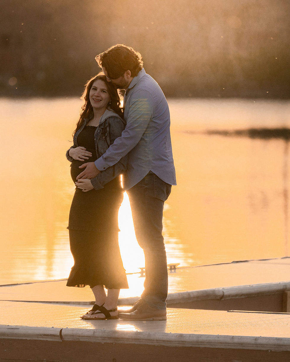 Cincinnati Family Photographer | Lake Maternity | Katie + Ian