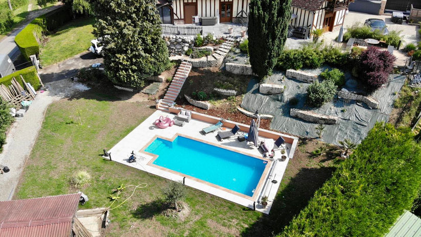 vue aérienne piscine 4x8m