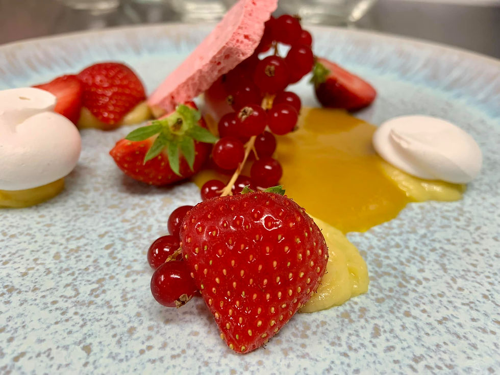 Assiette fruits rouges, meringue et crème citron Kalamansi - Restaurant La Parenthèse - Eu