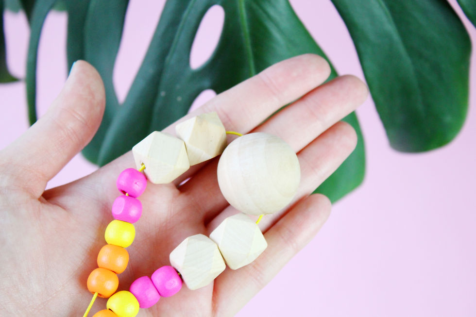 תמונה ממוזערת: שרשרת עץ צהובה