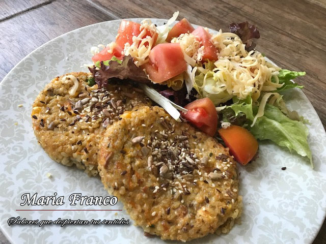 hamburguesa de arroz yamani y vegetales.