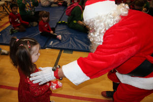 Santa, RPD's Mounted Patrol Unit make surprise visits at local preschools