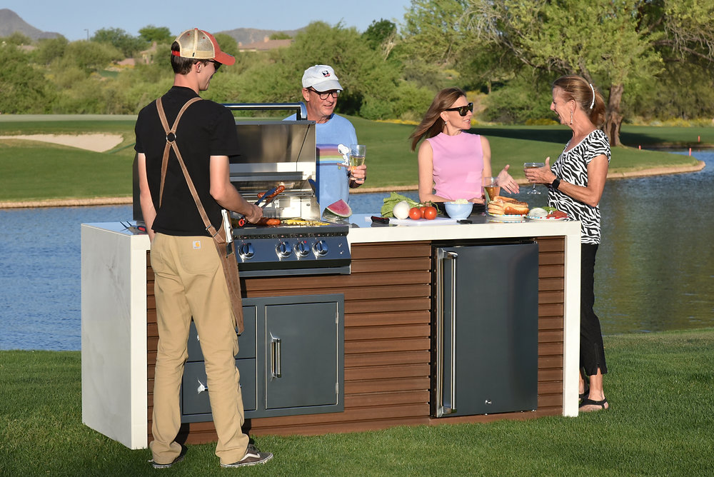 KoKoMo Grills Shiplap Outdoor Kitchen