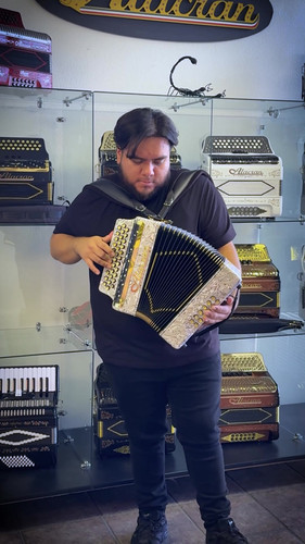 Alacran NAL3412 MX3, Compact 34 Button, 12 Bass, 3 Switch Accord w