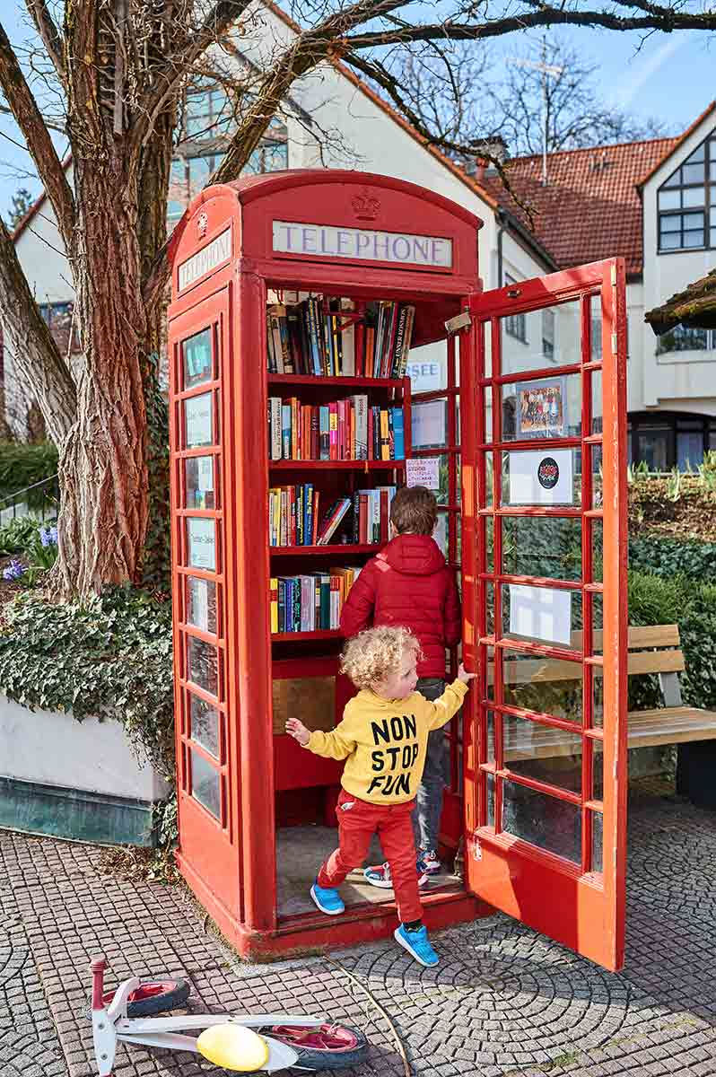 Dießen am Ammersee Telefonzelle Bücherbox im englischen Design