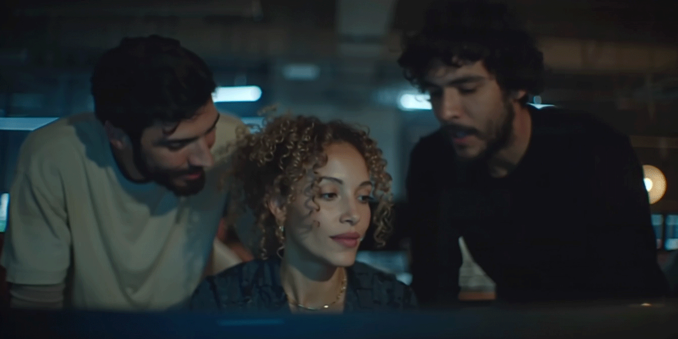 ohpasscar_group_of_3_mixed-race_30-year-old_casually_dressed__5c2a0598-3bee-4800-b505-d2d8