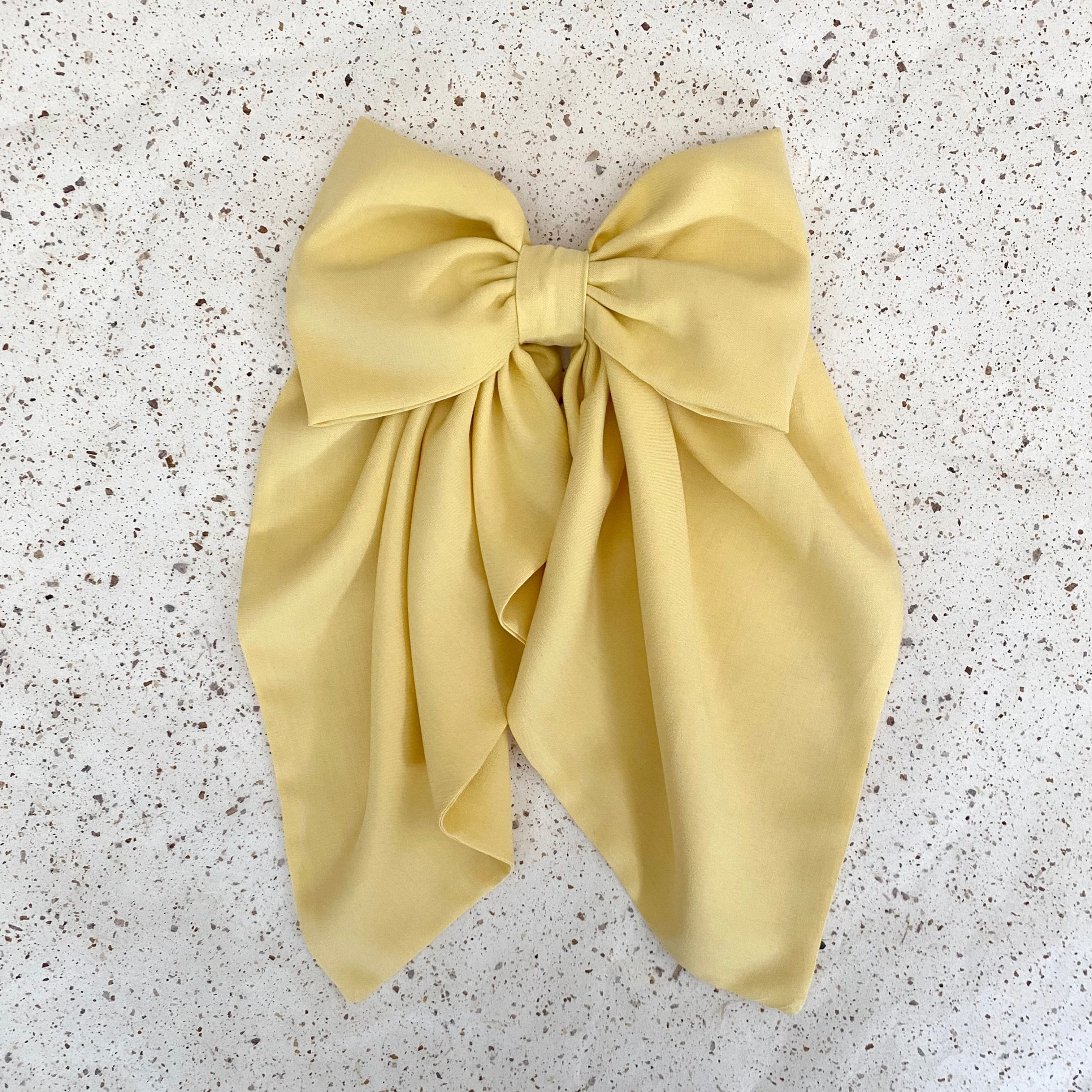 oversized bow licht geel