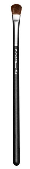 MAC 213 fluff brush