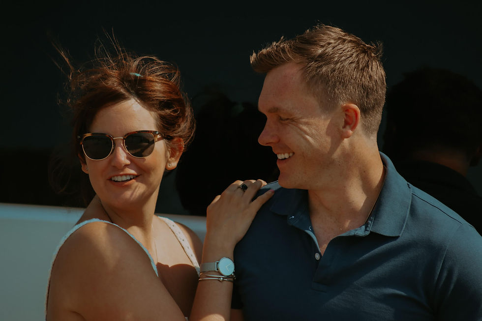 couples pictures at golden hour