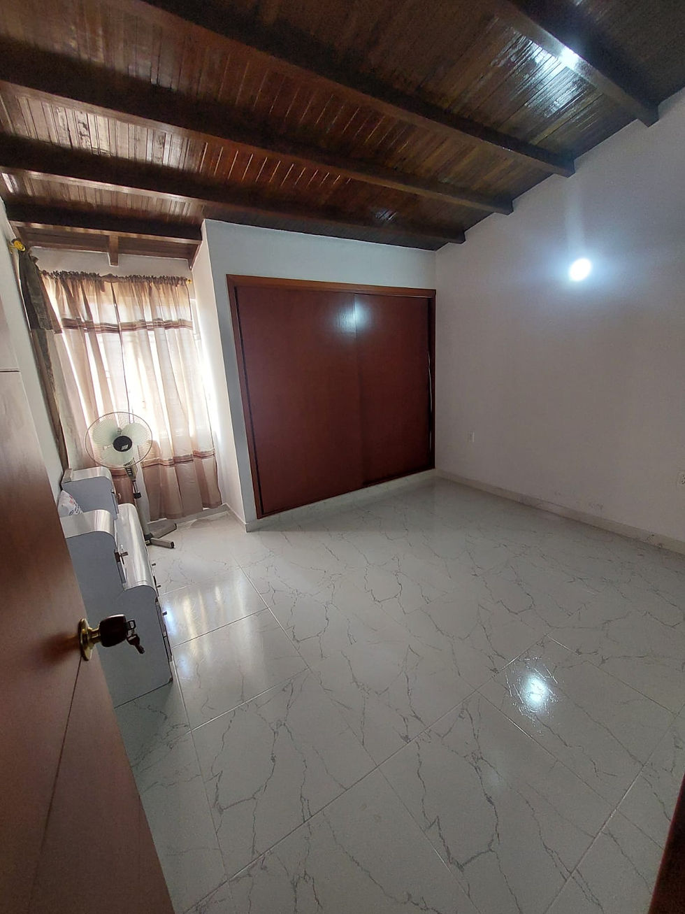 Miniatura: HERMOSA CASA EN VENTA !! FONTANA!!